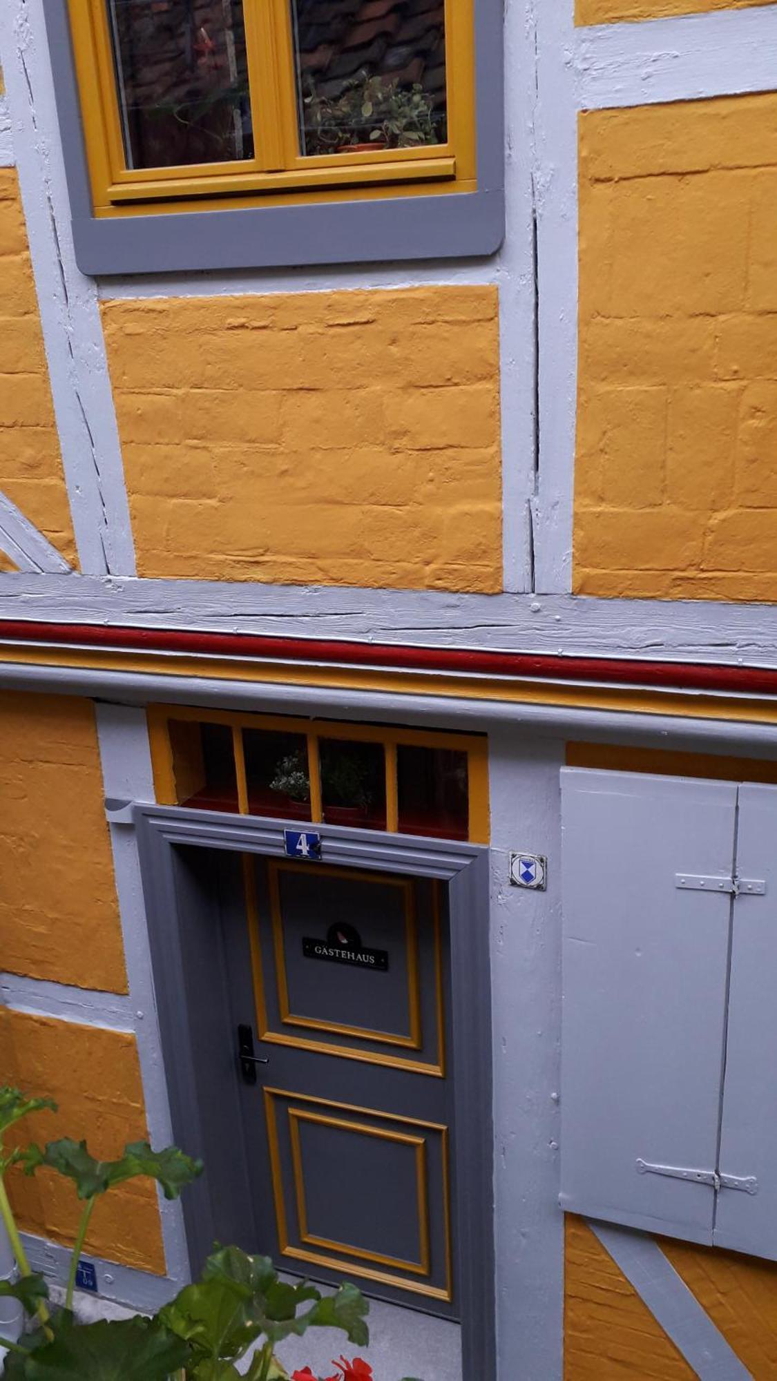 Fachwerkhotel - Ferienhaeuser Vorhof Zur Hoelle Quedlinburg Esterno foto
